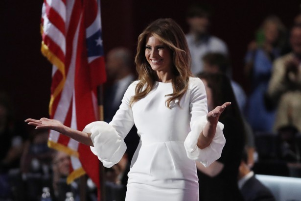 Xuất thân từ người mẫu, Melania Trump trở thành  đệ nhất phu nhân Mỹ khi chồng - ông Donald Trump trở thành Tổng thống đắc cử Mỹ trong cuộc chạy đua vào Nhà Trắng năm 2016. Phu nhân Trump được đánh giá là một trong những đệ nhất phu nhân Mỹ xinh đẹp, quyến rũ nhất trong lịch sử xứ sở cờ hoa.